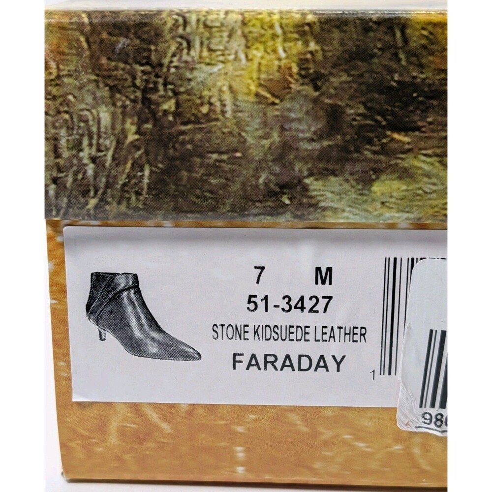 Bella Vita Faraday Women's 7M Ankle Bootie Brand New in Box - Picture 12 of 12